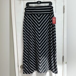 Maxi Skirt by Faded Glory Black and White Sz L